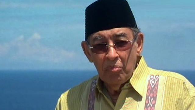 Berusahalah secara halal mencari harta karena seandainya tak ada manfaatnya kecuali menanamkan percaya diri.
