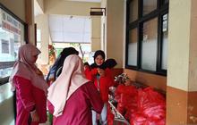 SMAN 62 Jakarta Tetap Salurkan Makan Bergizi Gratis di Tengah PJJ Akibat Banjir Jakarta