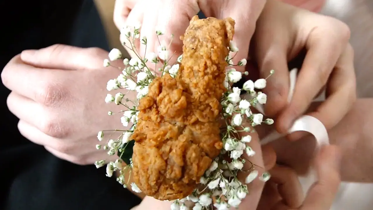 Ayam Goreng Bisa Jadi Alternatif Korsase Hiasan Tangan 