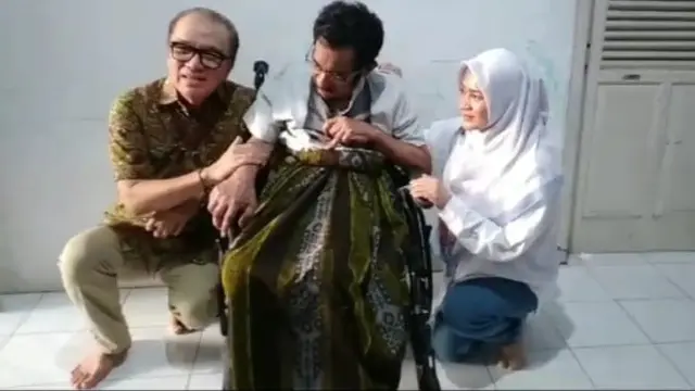 Tantowi Yahya Jenguk Hamdan ATT Bareng Ikke Nurjanah