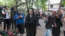 Artis senior Krisdayanti hadir di rumah duka Guruh Soekarnoputra di Jalan Sriwijaya Raya, Kebayoran Baru, Jakarta Selatan, Sabtu (26/9/2026). Widyawati datang untuk memberikan penghormatan terakhir kepada almarhum. (KLY/Budy Santoso)