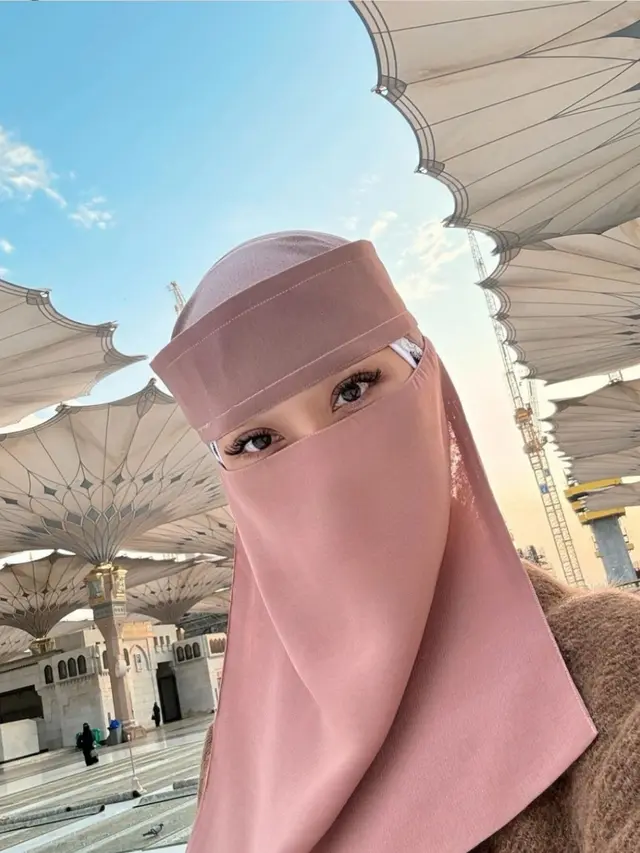 Gaya Hijab Bunga Citra Lestari