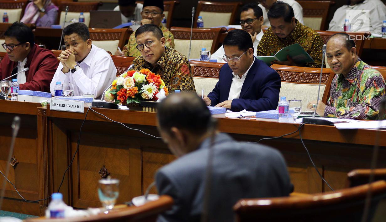 Suasana Rapat kerja (Raker) Menteri Agama Lukman Hakim Saifuddin dengan Komisi VIII DPR di Kompleks Parlemen, Senayan, Jakarta, Selasa (4/9). Raker membahas Rencana Kerja/Anggaran Kementerian Agama Tahun Anggaran 2019. (Liputan6.com/Johan Tallo)