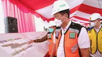 Menteri Koordinator Bidang Kemaritiman dan Investasi Luhut Binsar Panjaitan mengecek langsung pembangunan Bandara Dhoho Kediri yang merupakan Proyek Strategis Nasional (PSN). (Dok Kemenko Marves)