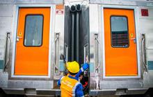 Detik-Detik Penumpang Wanita Jatuh ke Celah Peron KRL di Stasiun UI Depok