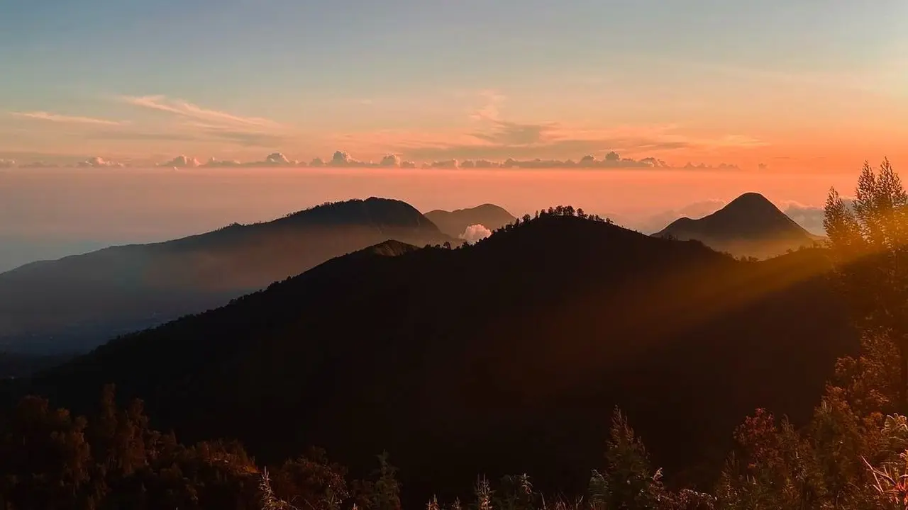 Gunung Lembah Gedong merupakan 7 Summit di Lombok https://www.instagram.com/p/DA5tZCNT4ep/?img_index=2&igsh=ZWRkcDZpaXdoZjF5