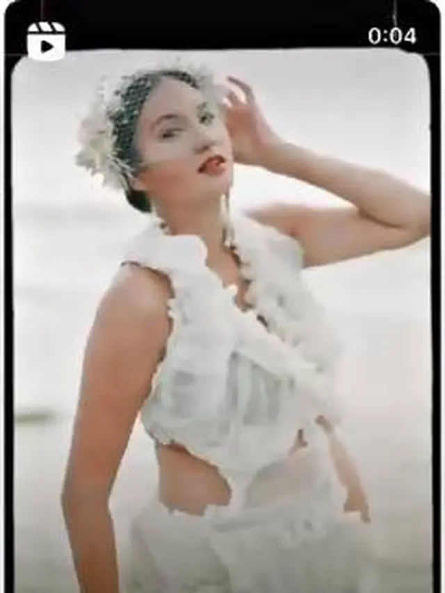 5 Potret Maternity Shoot Nadine Chandrawinata di Pantai yang Makin Menawan