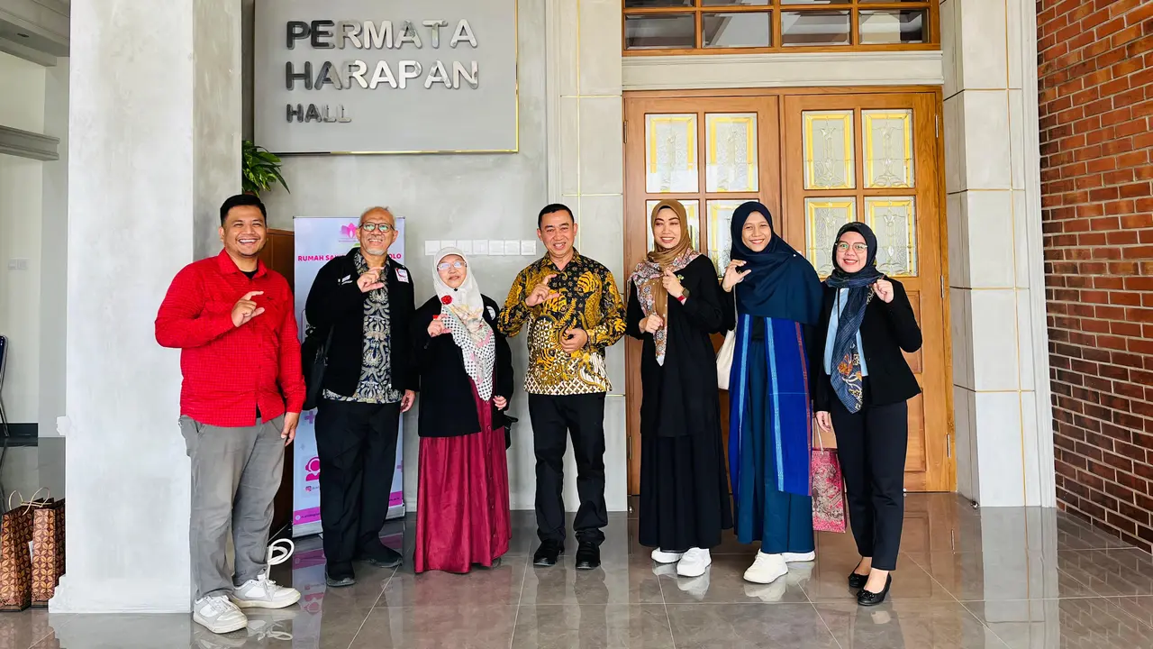 Bulan Sabit Merah Indonesia (BSMI) menandatangani nota kesepahaman dengan RS Onkologi Solo untuk memberikan perawatan kepada pasien kanker asal Gaza, Palestina. (Istimewa)