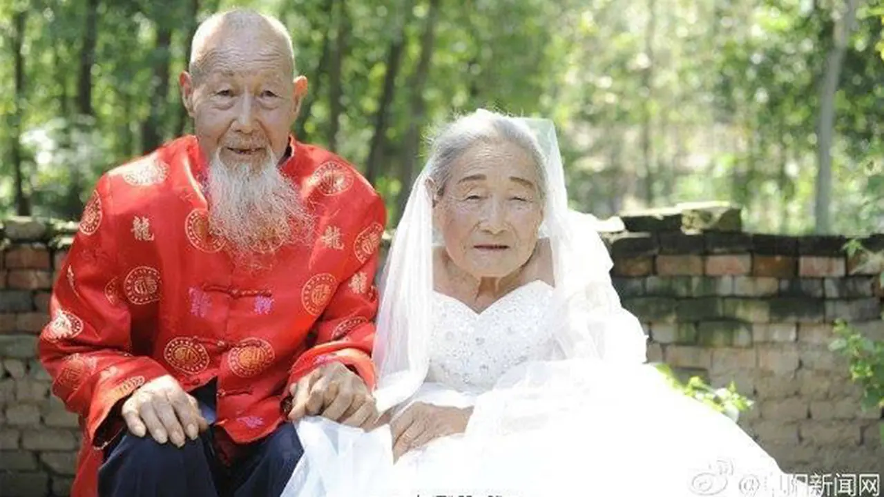 Foto Mesra di Ultah Pernikahan ke-80, Pasutri 103 Tahun Bikin Iri