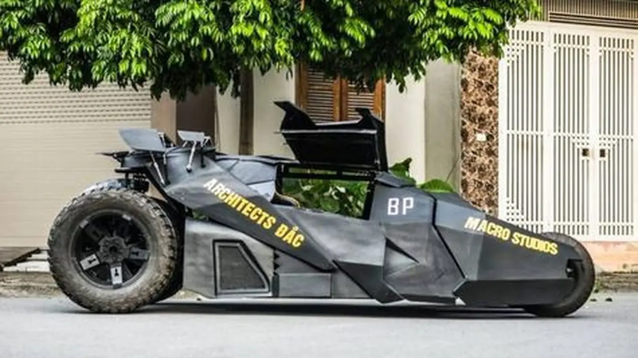 Batmobil Tumbler buatan sendiri