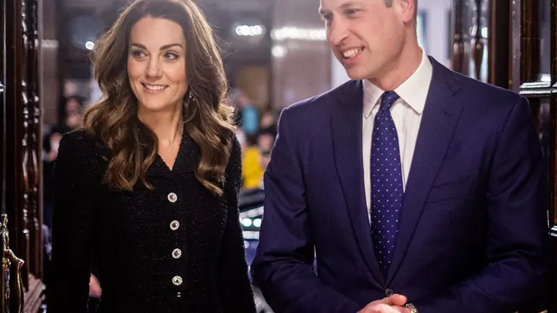 Tampilan Kate Middleton saat berkunjung ke teater.