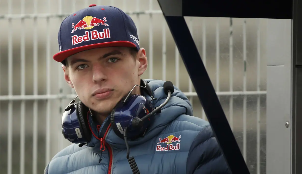 Pebalap Toro Rosso, Max Verstappen mencatat waktu 1m26,393s dari 110 lap pada sesi terakhir hari ke-4 test pramusim di Sirkuit Catalunya, Barcelona, Spanyol, Kamis (25/2/2016).  (REUTERS/Sergio Perez)