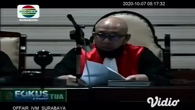 Majelis Hakim Pengadilan Tipikor Surabaya menjatuhkan vonis 3 tahun penjara, dan denda Rp 200 juta, subsider 6 bulan penjara kepada Bupati Sidoarjo nonaktif Saiful Ilah.