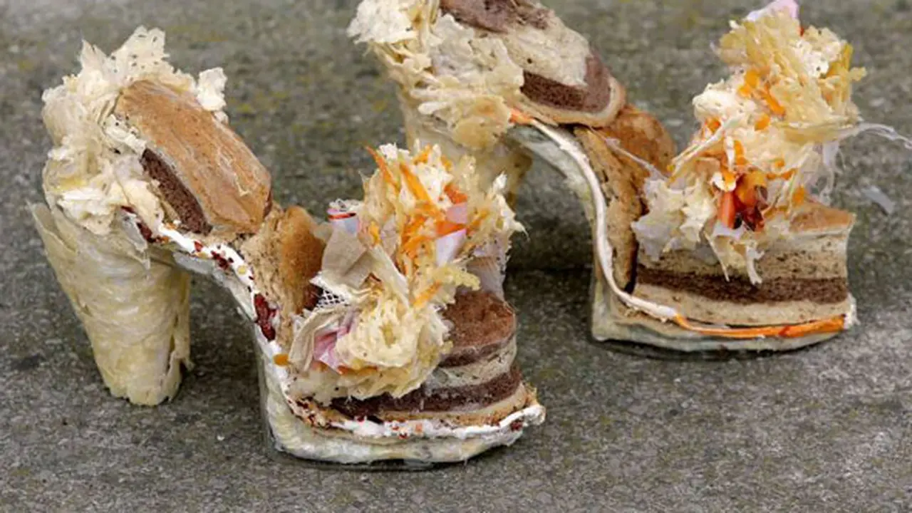 Tampil Unik dengan Sepatu dari Kue Tart 