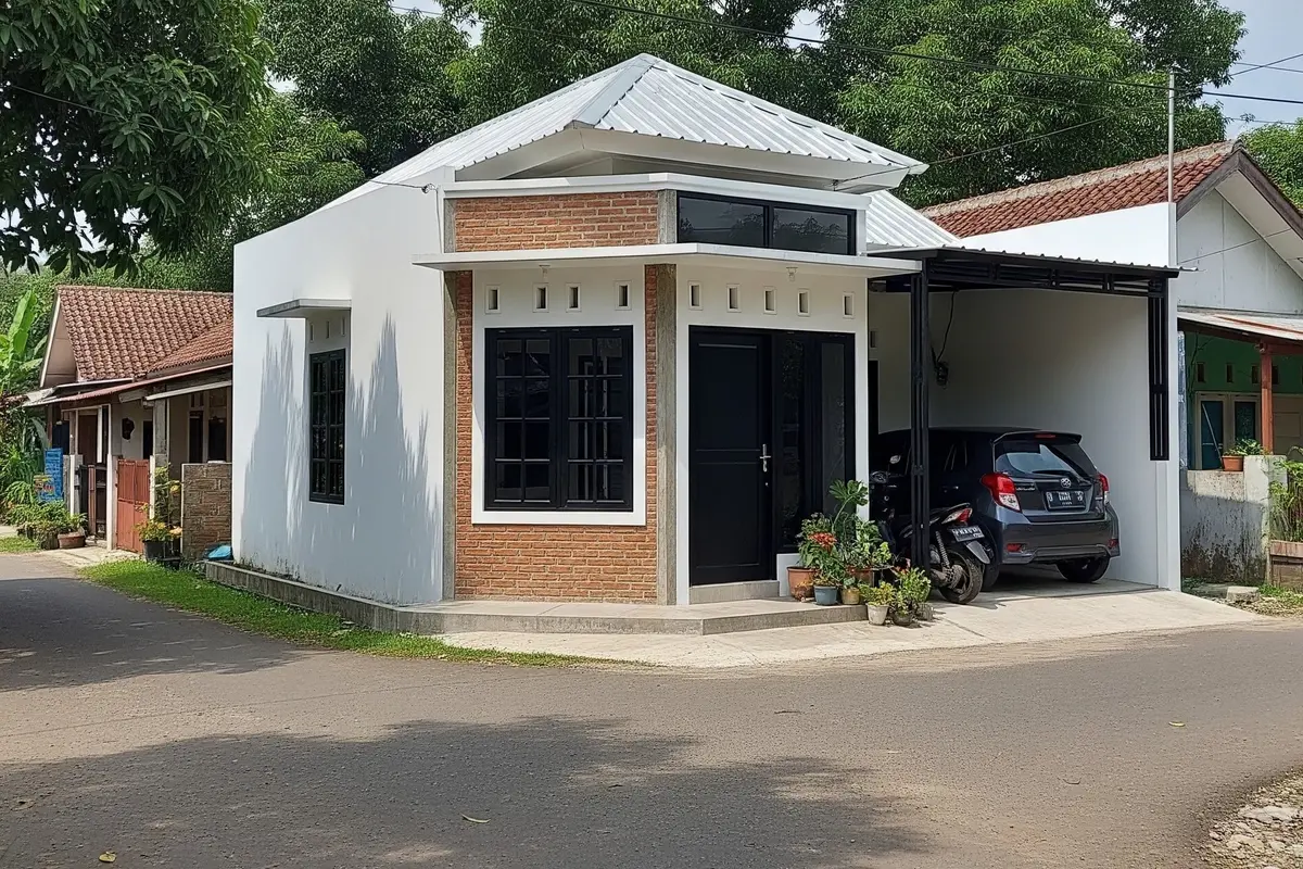 9 Inspirasi Rumah Tipe 36 Hook di Kampung dengan Carport Motor dan Mobil Kecil