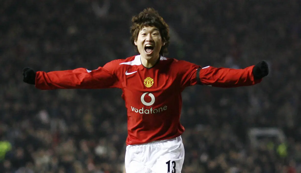 2. Ji Sung Park (Manchester United) – Pemain yang berposisi sebagai gelandang serang ini merupakan pemain penting Setan Merah era Sir Alex Ferguson. Tujuh tahun bersama The Red Devils mantan kapten Korsel ini mengoleksi 19 gol. (AFP/Simon Bellis)