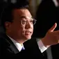 Perdana Menteri Cina Li Keqiang saat menghadiri pertemuan puncak tiga negara di Tokyo, Jepang (9/5). Pada pertemuan ini salah satu yang dibahas adalah mengenai program nuklir Korea Utara. (Kim Kyung-Hoon / Pool via AP)