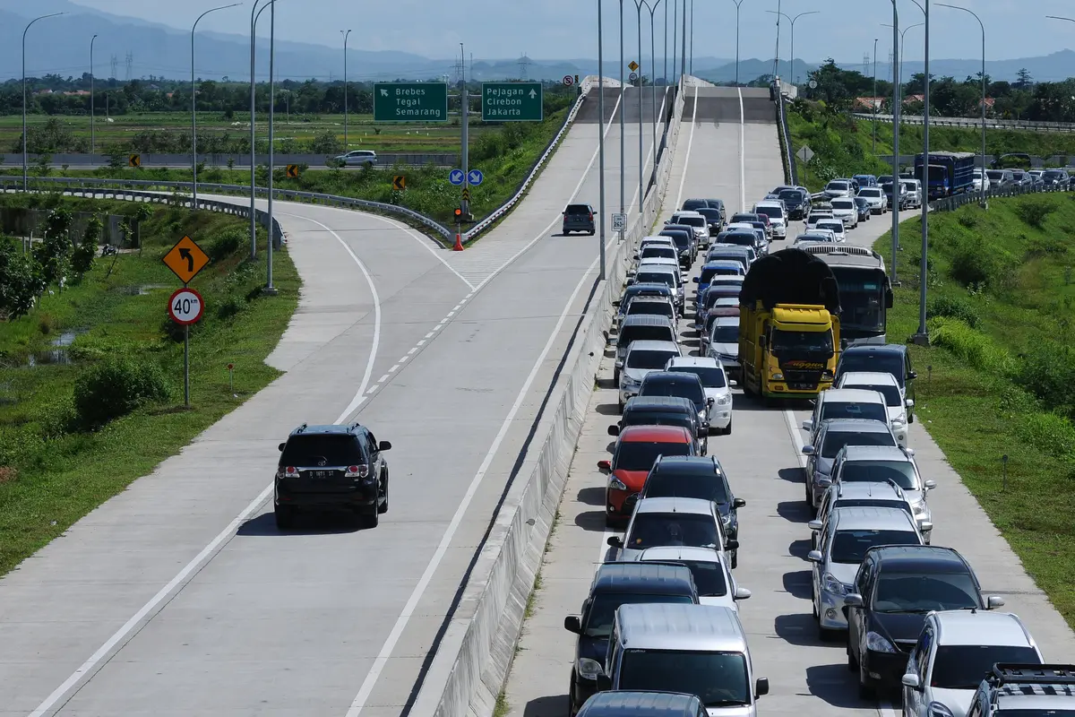 Pengalihan Arus, Pintu Tol Brebes Barat Padat