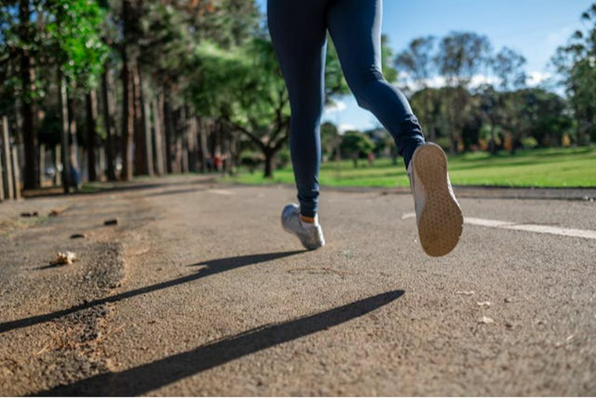 Olahraga Pagi yang Ideal: Jalan Kaki atau Jogging?