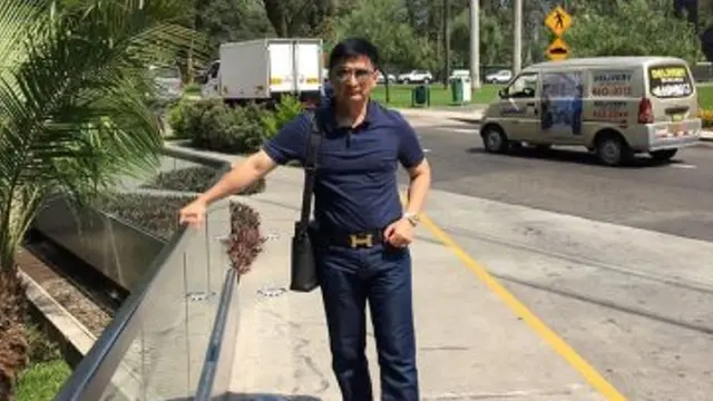 Warganet Unggah Foto Lama Suami Bupati Pandeglang Pakai Gesper Hermes Seharga Rp14 Juta