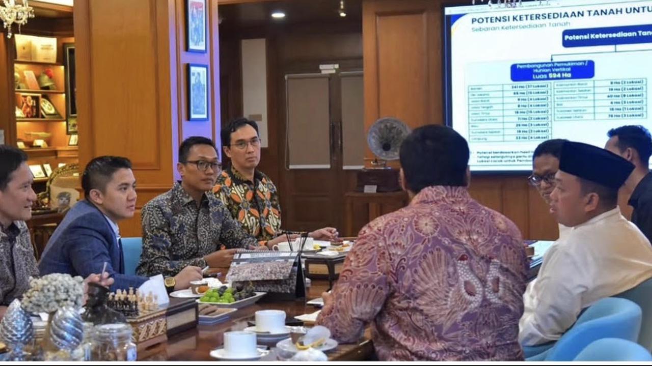 Seskab Teddy dan Beberapa Menteri Kabinet Rapat Bahas Penyiapan Lahan PSN