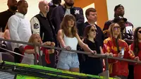 Ashley Avignone, Taylor Swift, Alana Haim, dan Este Haim menghadiri Super Bowl LIX di Caesars Superdome pada 09 Februari 2025 di New Orleans, Louisiana. (Dok: Gregory Shamus/AFP)
&nbsp;