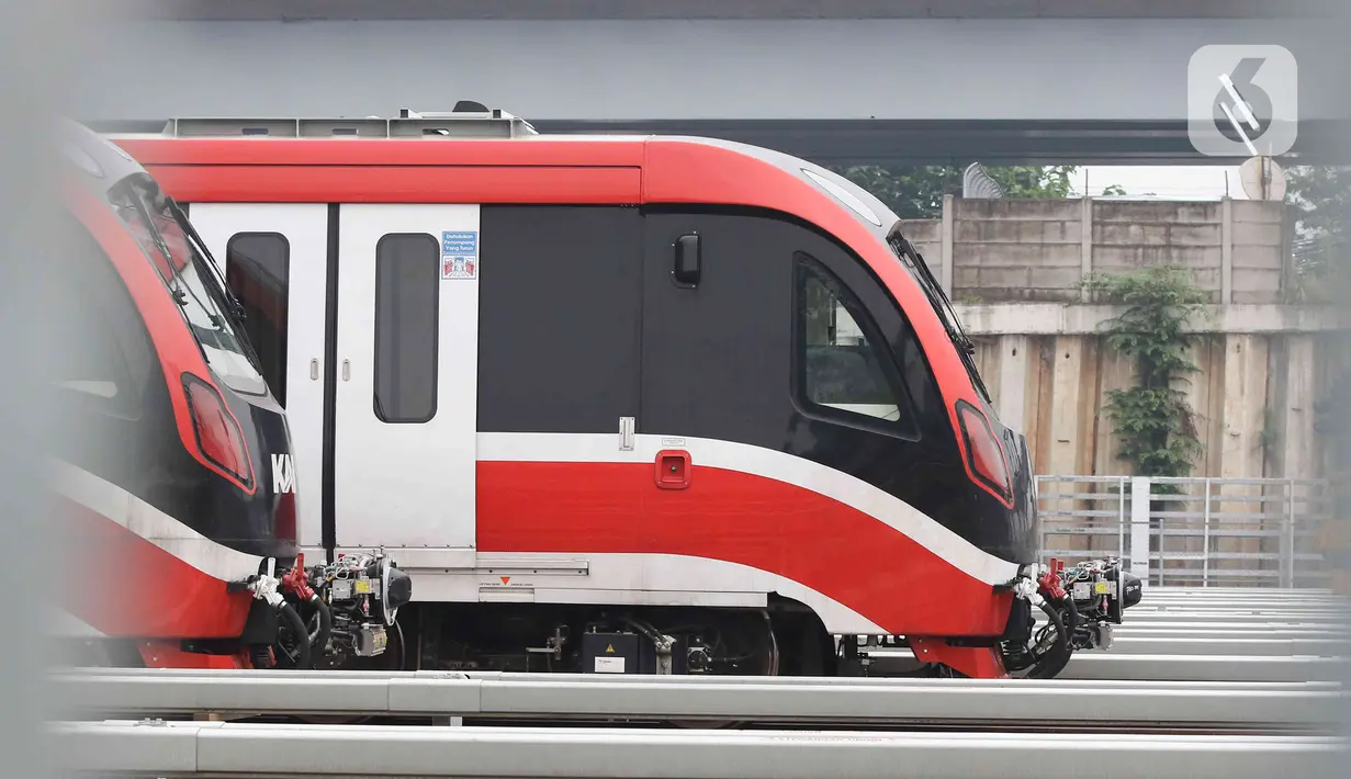 PT KAI (Persero) bakal melakukan uji coba secara terbatas LRT Jabodebek pada 12 Juli mendatang. (Liputan6.com/Herman Zakharia)