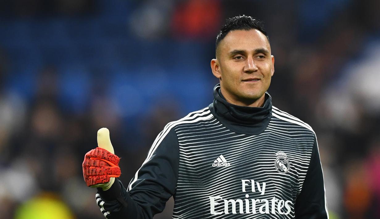 1. Keylor Navas - Kehilangan tempat di skuat Real Madrid membuat Navas harus segera mencari pelabuhan baru. Bermodalkan sudah menjuarai Liga Champions menjadi nilai plus dari Navas. (AFP/Gabriel Bouys)