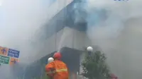Si Jago Merah Lahap 4 Lantai Ruko di Kedoya