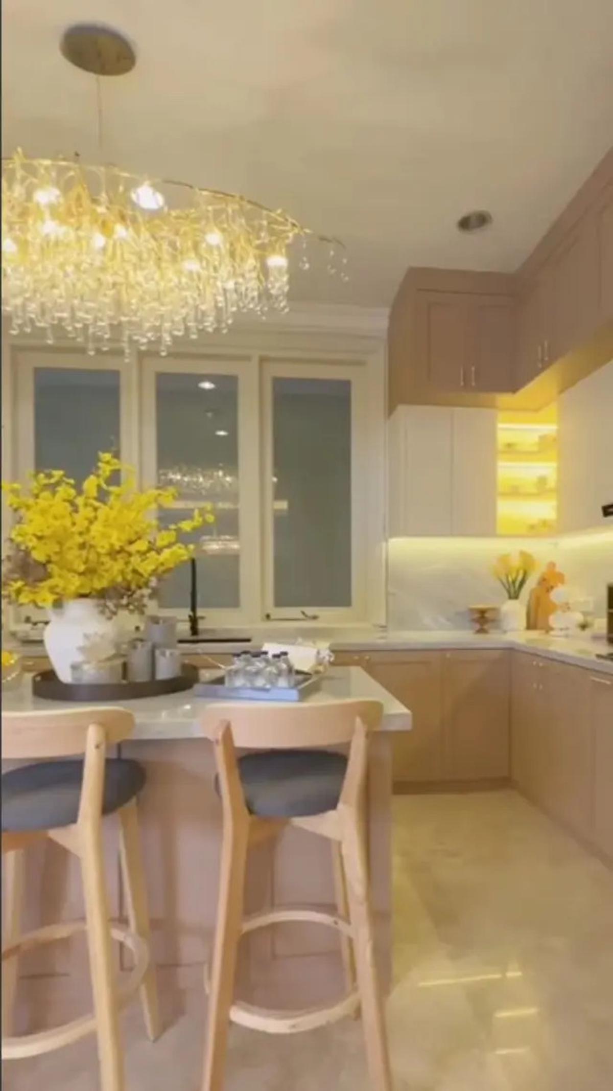 Desain Dapur Mewah Olla Ramlan di Rumahnya yang Senilai Rp 50 Miliar