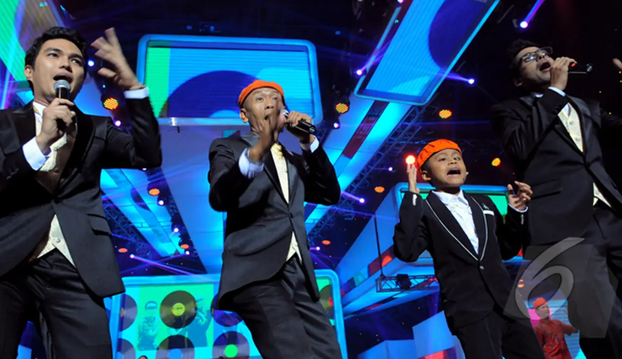 Trio Ubur-ubur bersama Soni Wakwaw ikut meramaikan acara Infotainment Award 2015, Jakarta, Jumat (30/1/2015). (Liputan6.com/Faisal R Syam)