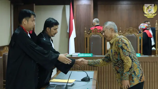 Eks Dirjen Hubla Tonny Budiono Bacakan Nota Pembelaan