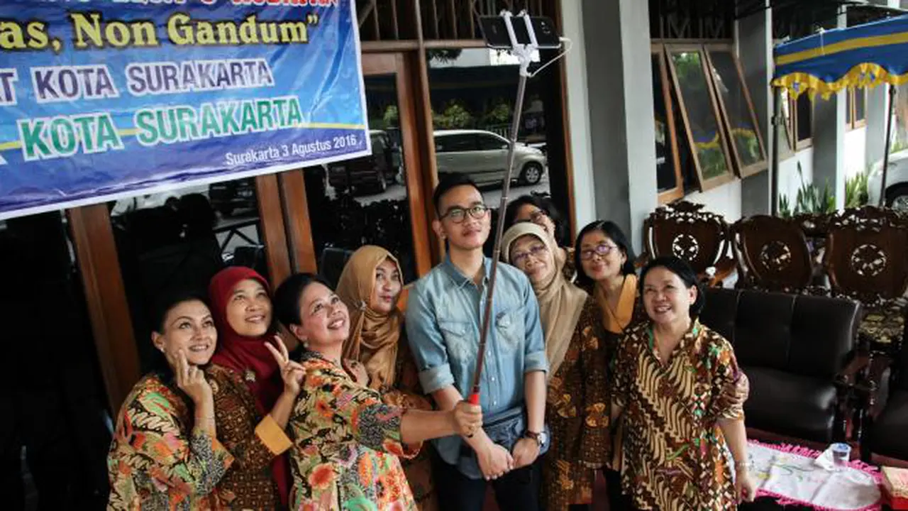 Top 3: Anak Jokowi Digoda Ibu-Ibu PKK
