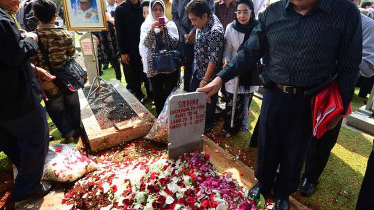 Prosesi pemakaman Laksamana (Purn) Sudomo