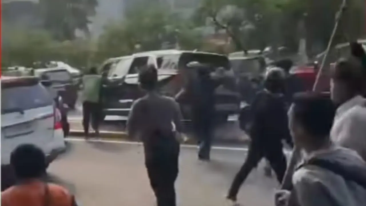 Mobil Palisade Hitam Diamuk Massa saat Demo Ricuh di DPR, Sempat Dikira Anggota Dewan