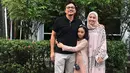 Dua tahun bersama, rumah tangga keduanya jauh dari gosip miring. Rupanya rahasia rumah tangga yang harmonis ala Bella dan Emran adalah sering menyempatkan waktu untuk family time bersama.(Liputan6.com/IG/@laudyacynthiabella)