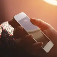 Editor Says: Sulitnya Lepas dari Ponsel (via i.huffpost.com)