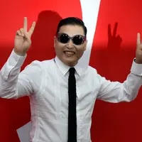 Psy meraih sukses melalui album pertamanya ‘Psy 6 (Six Rules) Part 1’ yang membawa Psy menjadi sorotan dunia dengan hits ‘’Gangnam Style’. (Bintang/EPA)