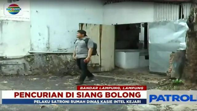 Sasaran pelaku adalah rumah dinas milik Kasi Intel Kejari Tanjung Karang, Andre Setiawan.