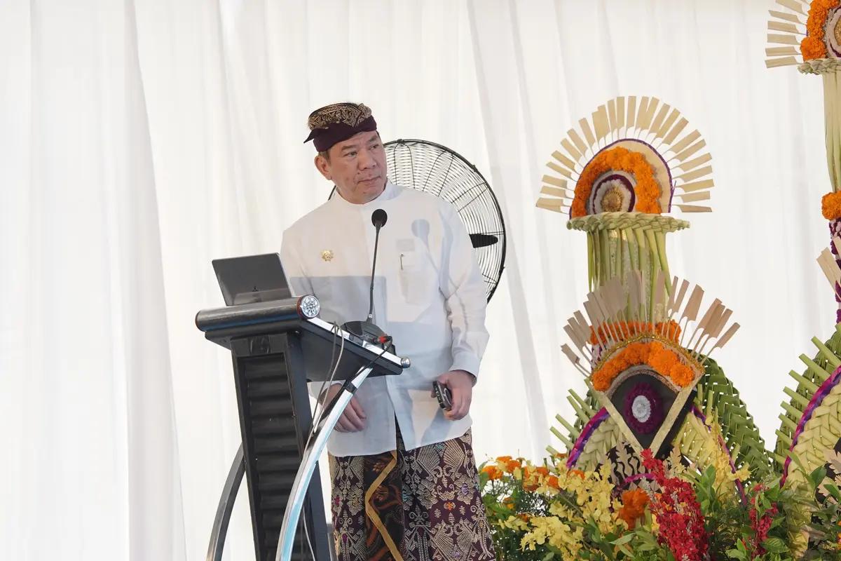 Presiden Direktur JEC Group, DR. Dr. Johan A. Hutauruk, SpM(K)