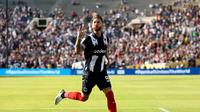 Pemain CF Monterrey, Sergio Ramos, merayakan golnya ke gawang Inter Milan pada laga Grup F Piala Dunia Antarklub 2025 di Stadion Rose Bowl, Rabu (18/6/2025). (Stu Forster/Getty Images/AFP)
