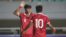 Selebrasi pemain Timnas Indonesia U-17, Arkhan Kaka (kiri) usai menjebol gawang Timnas Guam U-17 dalam pertandingan Grup B Kualifikasi Piala Asia U-17 2023 yang berlangsung di Stadion Pakansari, Bogor, Senin (3/10/2022). Pemain milik Persis Solo yunior ini menjadi pemain termuda dalam skuad Timnas Indonesia U-20 yang kini baru berusia 15 tahun. Sebelumnya ia telah memperkuat Timnas Indonesia U-16 dan U-17 dan telah mengoleksi total 9 gol, dua gol bersama Timnas U-16 dan tujuh gol bareng Timnas U-17. (Bola.com/Bagaskara Lazuardi)