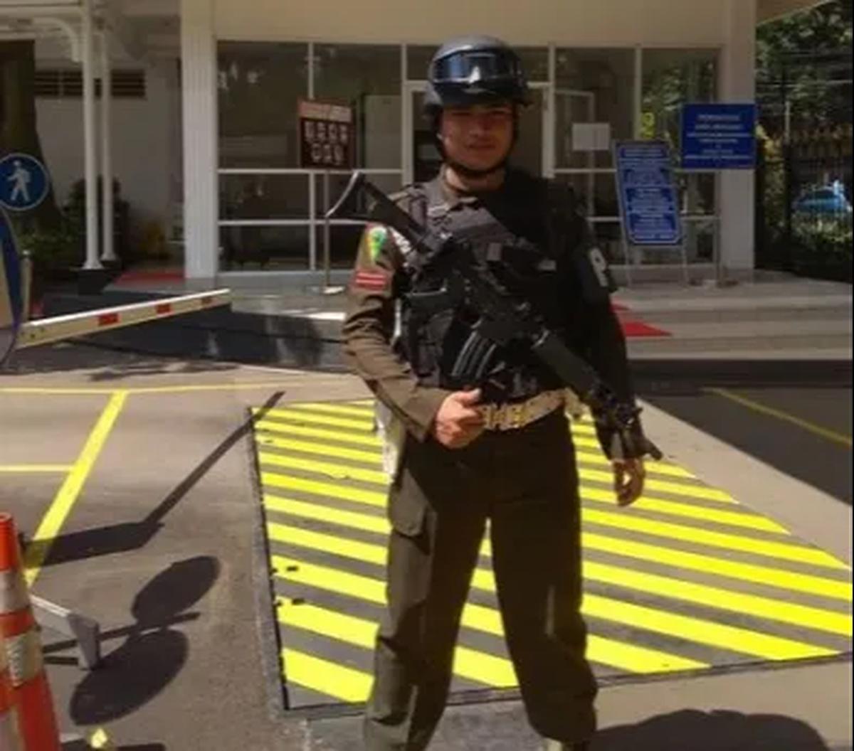 Saat itulah, Khaidar mengaku dirinya mendapatkan pukulan pada bagian wajahnya. Namun, dia tidak mengetahui siapa yang melakukan pemukulan tersebut.<br>