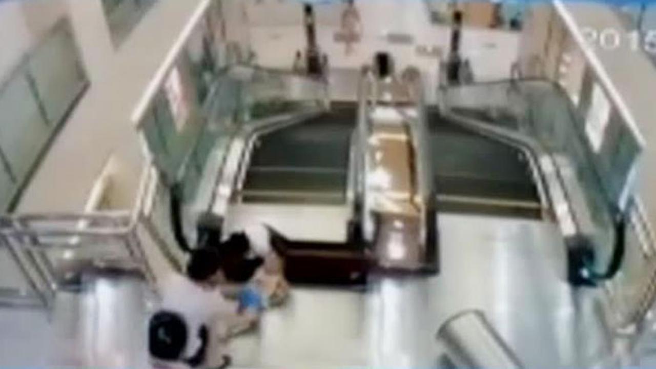 20150728-Eskalator Ibu Tewas-Tiongkok