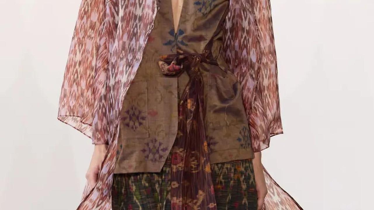Seperti dikutip dari Liputan6.com, dalam gelaran "Indonesia Now The Shows Spring Summer 23/24" yang digelar pada 13 September 2023 waktu setempat, IKAT Indonesia by Didiet Maulana menghadirkan koleksi busana yang disebut "Wiron."