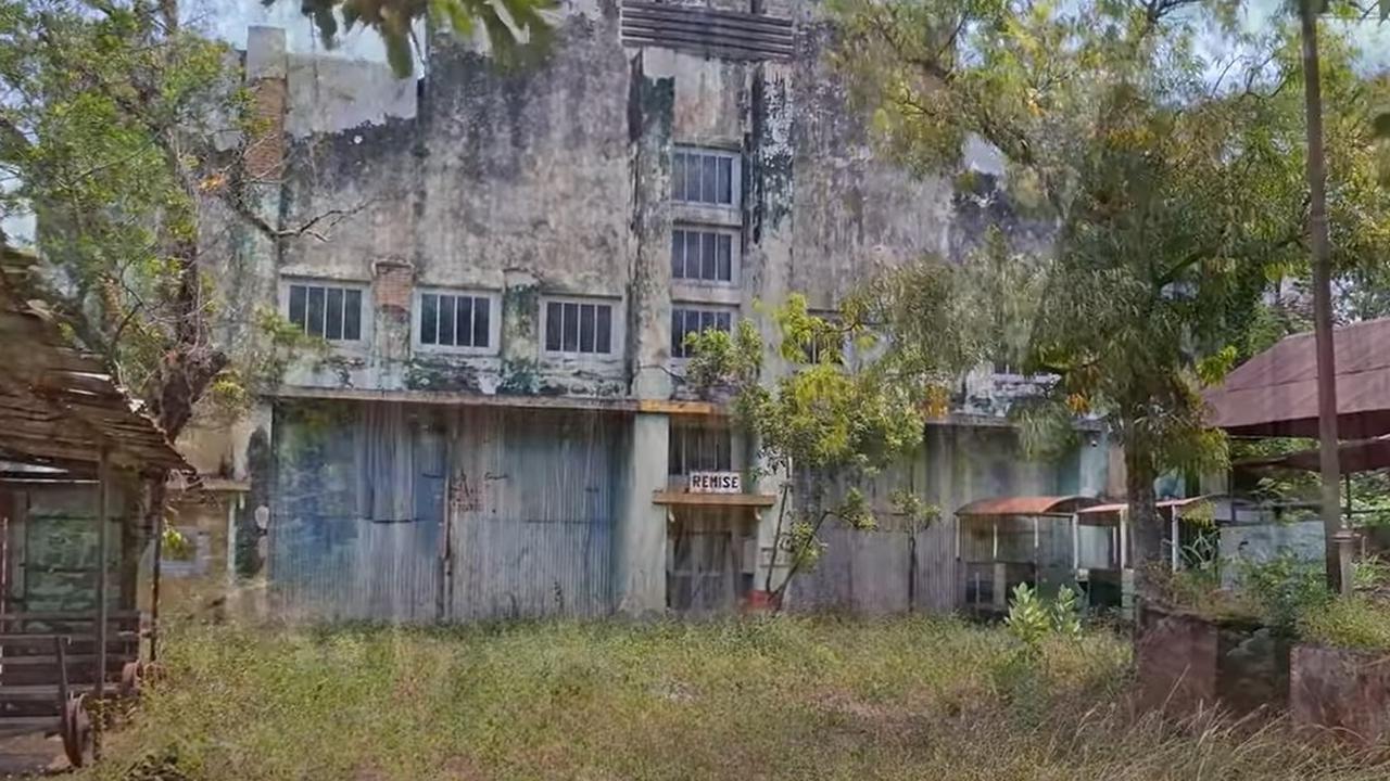 Melihat Penampakan Bangkai Gerbong dan Lokomotif Uap di Eks Pabrik Gula Tasikmadu, Kondisinya Terbengkalai