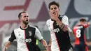 Penyerang Juventus, Paulo Dybala, merayakan gol yang dicetaknya ke gawang Genoa pada laga lanjutan Serie A di Stadion Luigi Ferraris, Rabu (1/7/2020) dini hari WIB. Juventus menang 3-1 atas Genoa. (AFP/Miguel Medina)