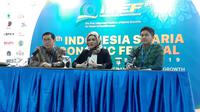 Shaima Hassan (tengah), Propositions Manager di Refenitiv dan Direktur Eksekutif Komite Nasional Keuangan Syariah (KNKS) Ventje Rahardjo (kiri).