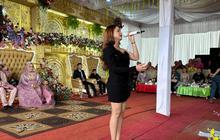 Tuai Kritikan Karena Dianggap Terbuka, 8 Foto Lady Rara Saat Tampil di Acara Warga