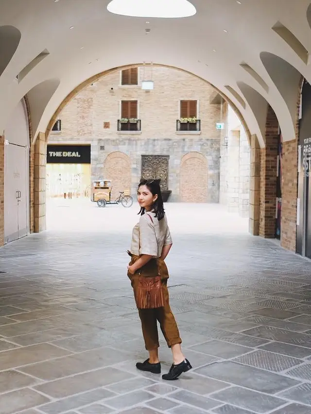 [Bintang] Selain Prilly Latuconsina, 5 Gaya Seleb Ini Kece Buat Ke Kampus